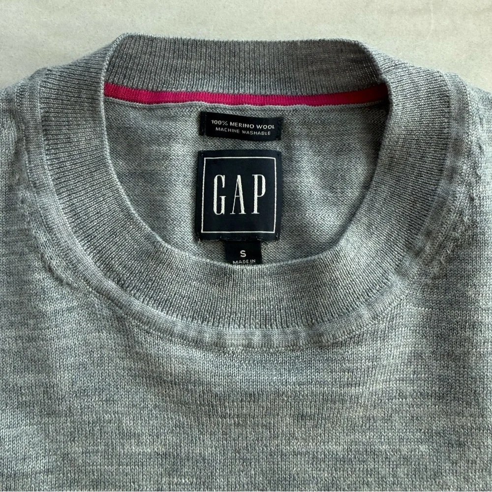 GAP 100% Merino Wool Crewneck Sweater Minimalist Soft Knit Women Size S - Picture 5 of 8